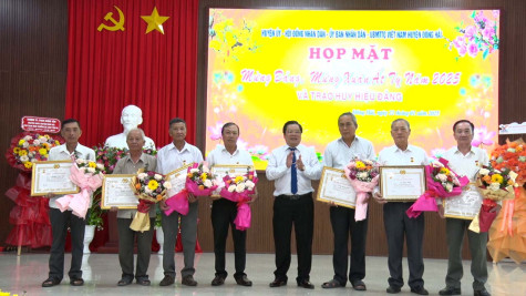 Huyện Đông Hải: Họp mặt mừng Đảng - mừng Xuân Ất Tỵ 2025
