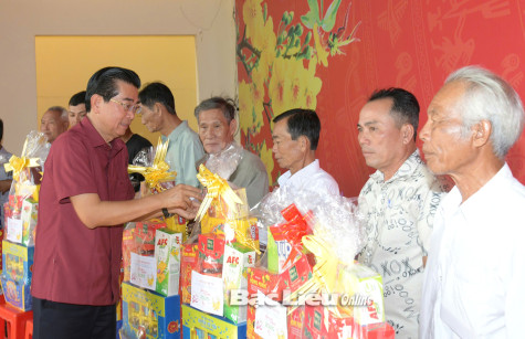 Phó Trưởng ban Thường trực Ban Nội chính Trung ương chúc Tết Khu căn cứ Tỉnh ủy Cái Chanh