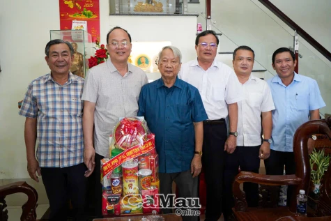 Bí thư Tỉnh uỷ Cà Mau Nguyễn Hồ Hải thăm và chúc tết nguyên Bí thư Tỉnh uỷ Cà Mau Bùi Quang Huy