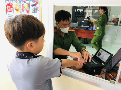 Mở cửa làm việc xuyên Tết, Công an Bạc Liêu phục vụ người dân làm Căn cước