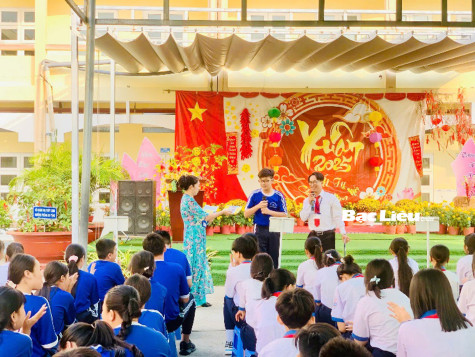 Học sinh háo hức trở lại trường sau kỳ nghỉ Tết