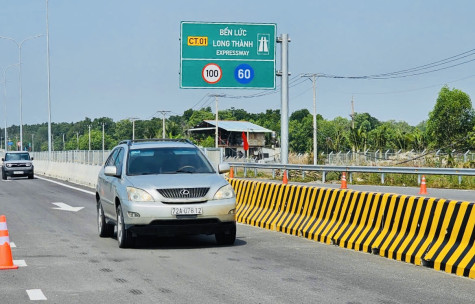 Thông xe hai đoạn cao tốc Bến Lức - Long Thành sau gần 11 năm thi công