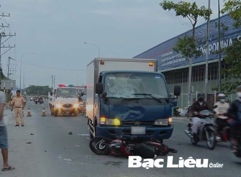Va chạm với xe tải, một thanh niên tử vong