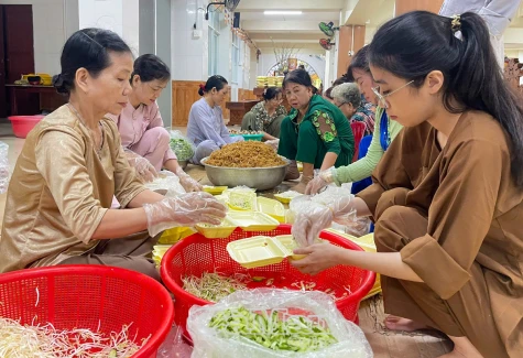 Nhộn nhịp không khí Rằm tháng Giêng