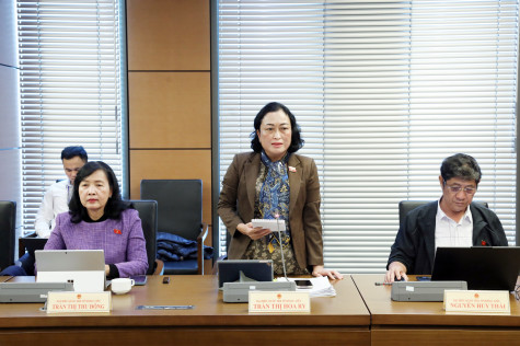 Quốc hội thảo luận tại tổ về Đề án bổ sung phát triển kinh tế - xã hội 2025 với mục tiêu tăng trưởng đạt 8% trở lên