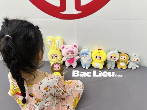 Trào lưu đập hộp túi mù Baby Three:​ Vui nhưng đừng vui quá!