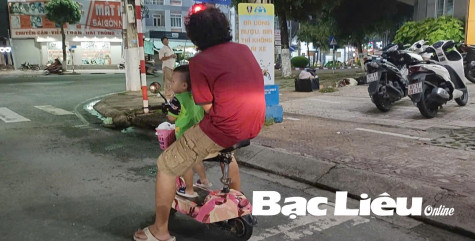 Nỗi lo mất an toàn khi xe điện mini E-Scooter xuống phố