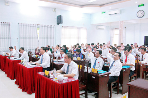 UBND tỉnh và cấp huyện: Hoàn thành việc sắp xếp, tinh gọn bộ máy các cơ quan chuyên môn