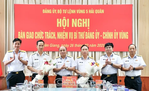 Bàn giao chức trách, nhiệm vụ Bí thư Đảng uỷ, Chính uỷ Vùng 5 Hải quân