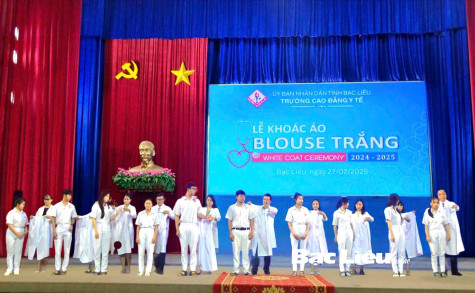 Gần 430 học sinh - sinh viên tham dự Lễ khoác áo blouse trắng kỷ niệm Ngày Thầy thuốc Việt Nam 27/2