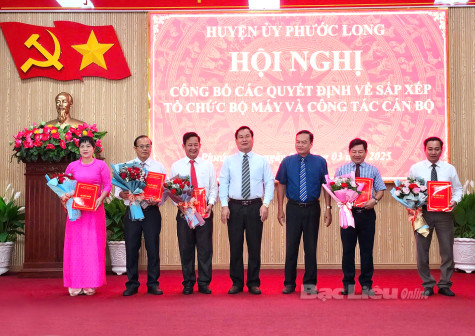Huyện Phước Long: Công bố các Quyết định về sắp xếp tổ chức bộ máy và công tác cán bộ