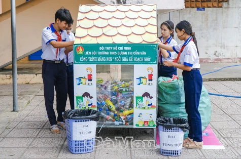 Hoa việc tốt trong học đường