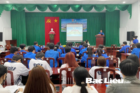 Tình nguyện viên sẵn sàng cho Festival