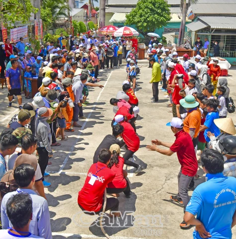 Sôi nổi hội thao mừng 100 năm Lễ hội Nghinh Ông Sông Đốc