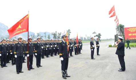 Tư lệnh Hải quân thăm, động viên các quân nhân tham gia diễu binh, diễu hành