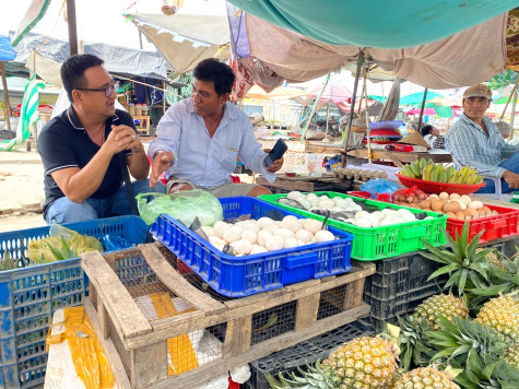 Tiểu thương không vào chợ: Nhà đầu tư than khó