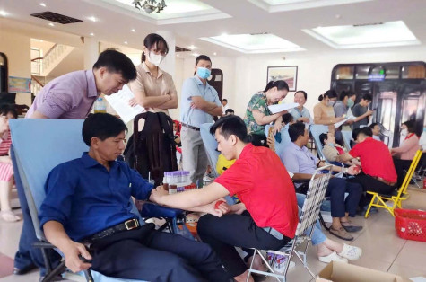 Lan tỏa lòng nhân ái từ những “giọt hồng” yêu thương