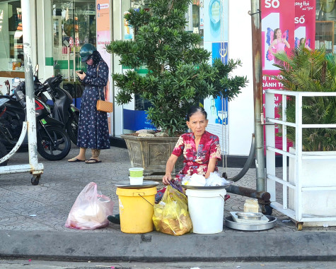Lao động nghèo chật vật trong cơn “bão” giá