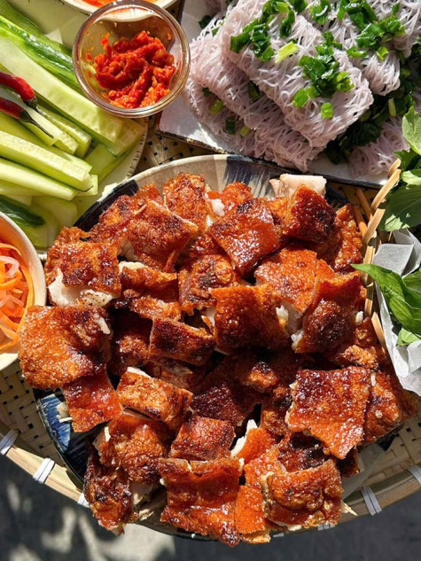 Heo quay da giòn, đậm vị