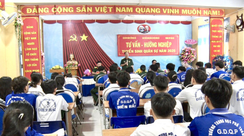 Huyện Đông Hải: Tổ chức tư vấn, hướng nghiệp tuyển sinh quân sự