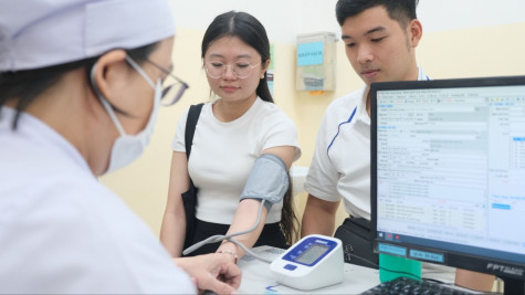 Thủ tướng Phạm Minh Chính: Trong năm 2025, ngành Y tế phải đưa thêm 1.000 bác sĩ về cơ sở