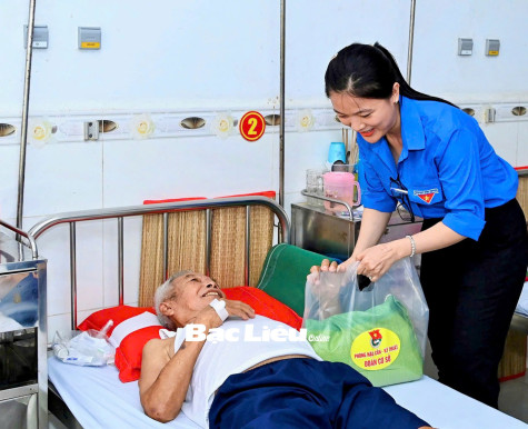Ấm lòng​ bệnh nhân nghèo