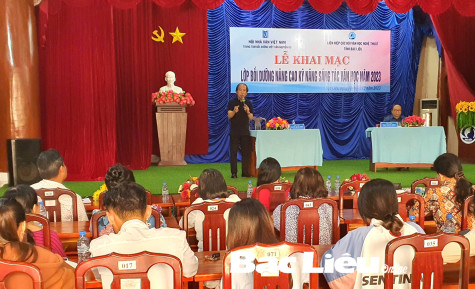 “Đòn bẩy” cho văn chương phát triển