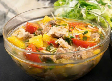 Thanh mát bún sườn non nấu chua