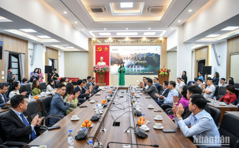 Báo Nhân Dân ra mắt video âm nhạc "Victory - Bond in Vietnam"
