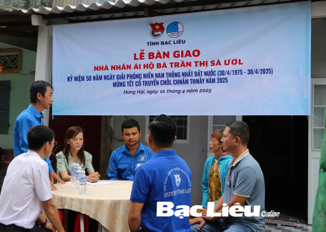 Tỉnh đoàn - Hội LHTN Việt Nam tỉnh: Bàn giao nhà nhân ái cho hộ bà Trần Thị Sà Ươl