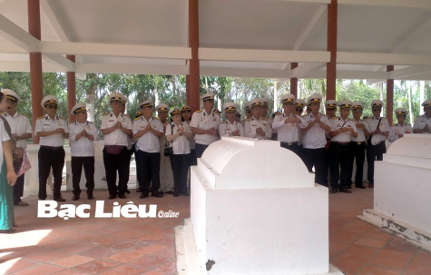 Đoàn Cựu chiến binh Hải quân tỉnh Nghệ An viếng các di tích lịch sử tại Bạc Liêu