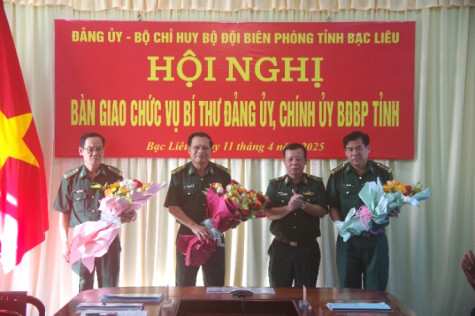 Bàn giao chức vụ Bí thư Đảng ủy, Chính ủy Bộ đội biên phòng tỉnh