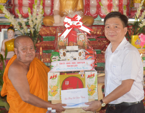 Tỉnh ủy, HĐND, UBND, Ủy ban MTTQ Việt Nam tỉnh: Chúc tết Chôl-chnăm-thmây các chùa Khmer, đơn vị nghệ thuật, báo chí