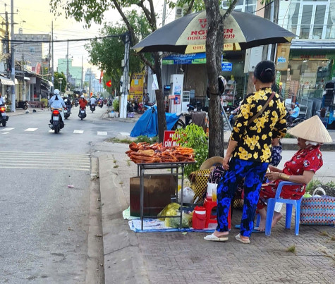 Nỗi lo thức ăn đường phố vào mùa nắng nóng