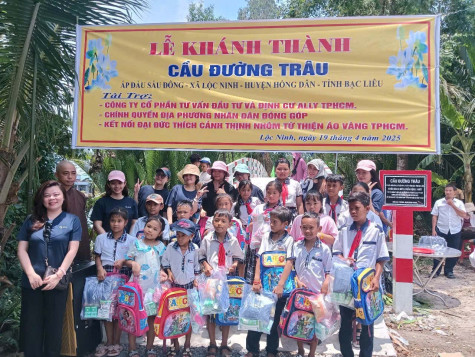 Huyện Hồng Dân: Khánh thành cầu Đường Trâu và tặng quà cho học sinh có hoàn cảnh khó khăn