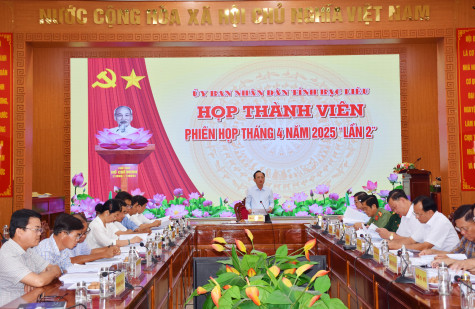 Họp thành viên UBND tỉnh: Thông qua 12 dự thảo văn bản