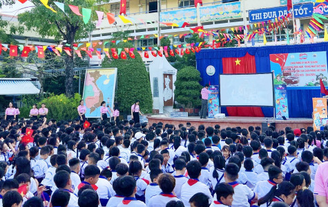 Chiếu phim lịch sử mừng 50 năm Ngày giải phóng miền Nam, thống nhất đất nước
