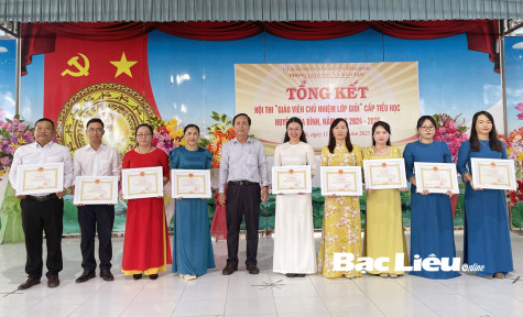 Ngành Giáo dục huyện Hòa Bình: Tôn vinh giáo viên tiểu học chủ nhiệm lớp giỏi