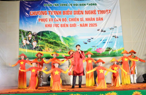 Đoàn Văn công Bộ đội Biên phòng biểu diễn nghệ thuật phục vụ cán bộ, chiến sĩ và Nhân dân khu vực biên giới biển