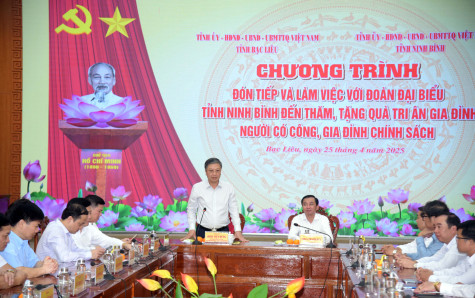 Đoàn đại biểu tỉnh Ninh Bình đến Bạc Liêu dự mít-tinh kỷ niệm Ngày 30/4