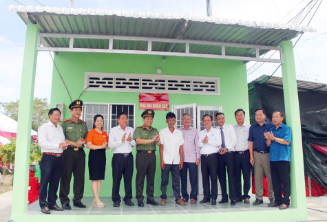 Chung tay xóa nhà tạm