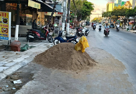 Hiểm họa từ chướng ngại vật trên đường