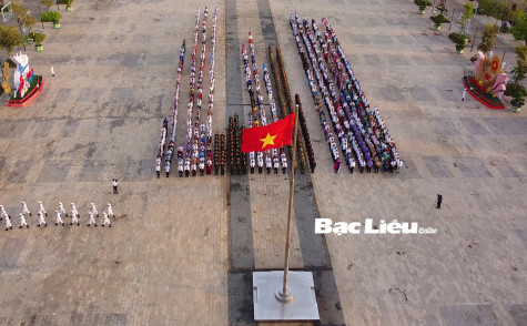 Cờ đỏ sao vàng trong tim ta