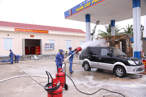 Bộ Tư lệnh (BTL) Vùng Cảnh sát biển 4: Mít-tinh hưởng ứng Tháng hành động về an toàn, vệ sinh lao động năm 2025