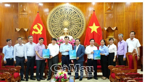 BIDV Cà Mau tài trợ 500 triệu đồng cho dự án trồng cây khắc phục hậu quả biến đổi khí hậu