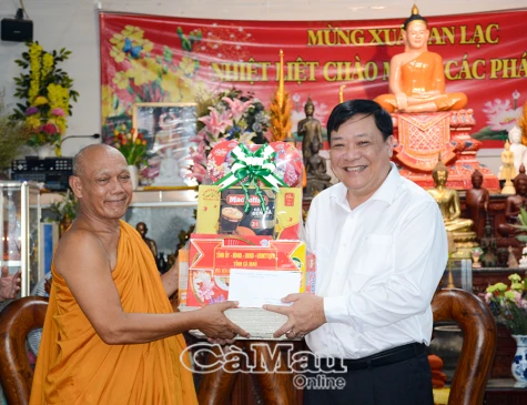 Chủ tịch UBND tỉnh thăm, chúc mừng Hội Đoàn kết sư sãi yêu nước tỉnh