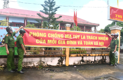 Công nhận huyện Hồng Dân không có tệ nạn ma túy