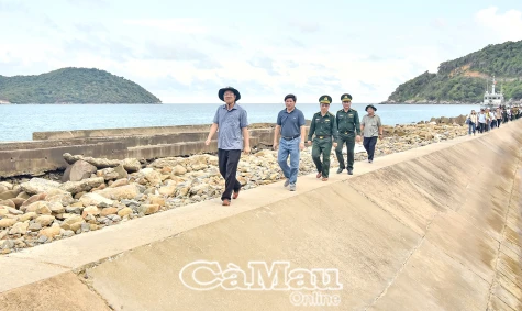Phát triển, giữ vững an ninh - quốc phòng nơi đảo tiền tiêu của Tổ quốc