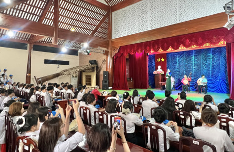 Nhiều trường trong và ngoài tỉnh tìm hiểu thực tế nghệ thuật Đờn ca tài tử