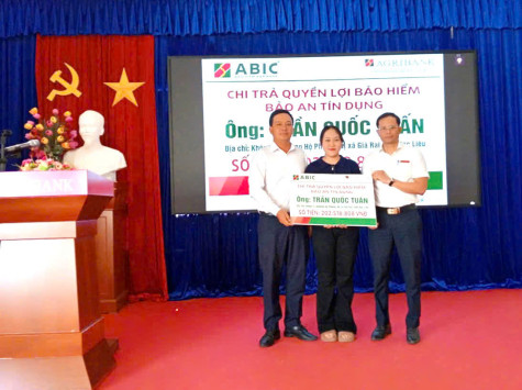 Bảo hiểm Agribank Kiên Giang chi trả quyền lợi bảo hiểm Bảo an tín dụng cho một khách hàng tại TX Giá Rai